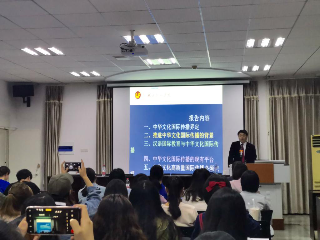 湖北经济学院彭书雄教授来外院讲学